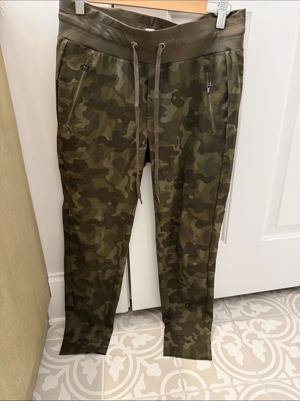 Women’s. Camouflage Jogger Pants - Olive Camo. Worn once